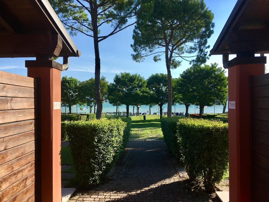 Le Corti Del Lago Паденге-суль-Гарда Экстерьер фото